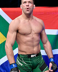 Dricus du Plessis Makes History as South Africa’s First UFC Champion, Overcoming Sean Strickland in Epic Split Decision Victory