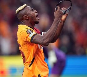 Osimhen Shines in Galatasaray’s 3-2 Triumph Over Tottenham: Hoddle Left in Awe of Nigerian Star’s Impact”