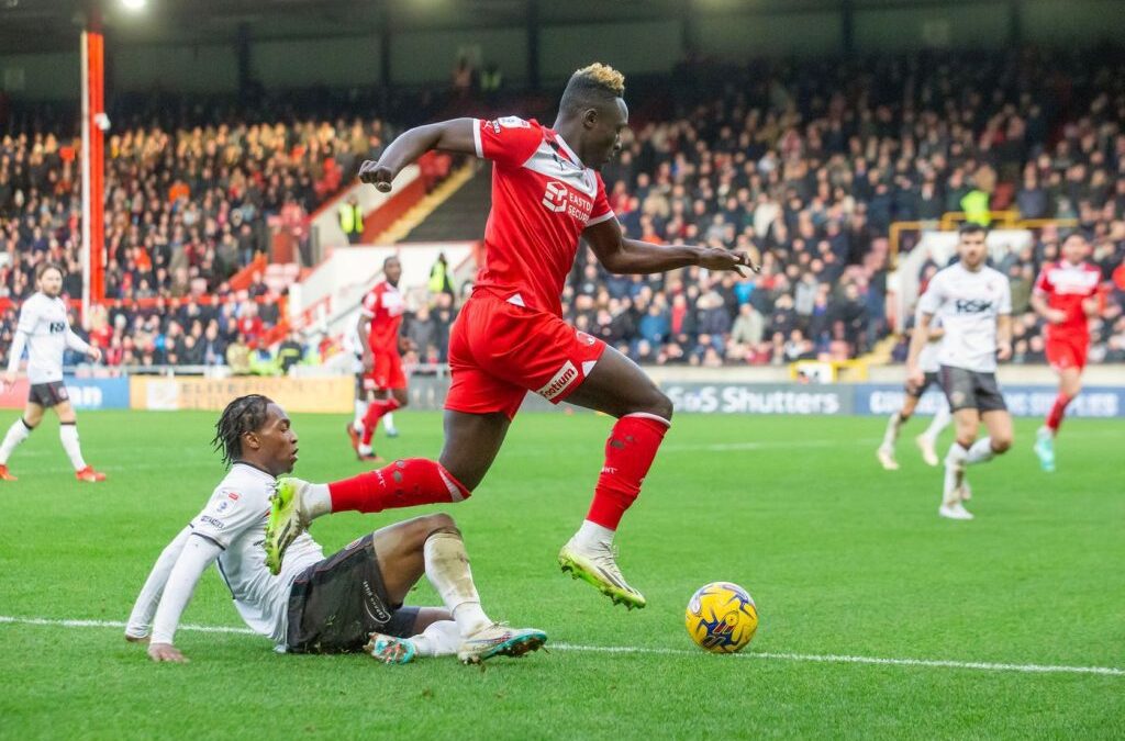 Daniel Agyei Shines as Leyton Orient Dominate Blackpool with 3-0 Victory