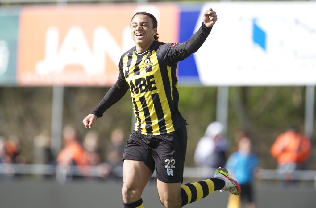 Delano Asante Shines with Assist in Rijnsburgse Boys’ KNVB Cup Defeat to Feyenoord