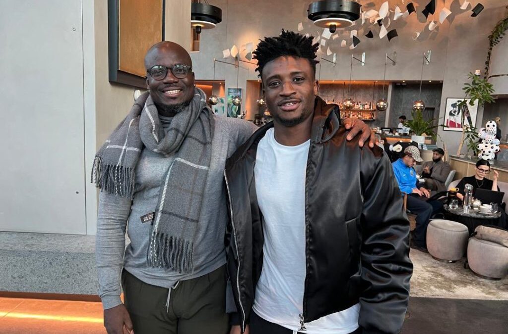 Stephen Appiah Visits Mohammed Kudus, Offers Encouragement Ahead of Chelsea Clash