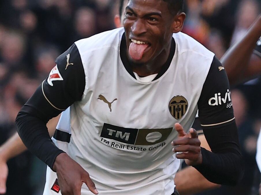 Arsenal Closing In on Cristhian Mosquera — Player Keen on Move Despite Defensive Competition