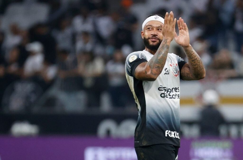 Besiktas Launch Ambitious Bid to Lure Memphis Depay Back to Europe