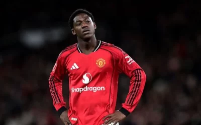 Louis Saha Urges Man United to Delay Kobbie Mainoo Contract Talks and Focus on Development